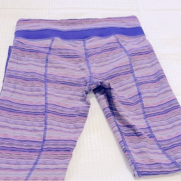 Lululemon Mid Rise Athletic Performance Leggings Stripes Purple Lavender Size 8 - Picture 12 of 15